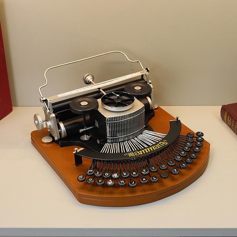 Home Office Industrial Style - Modèle de machine à écrire vintage